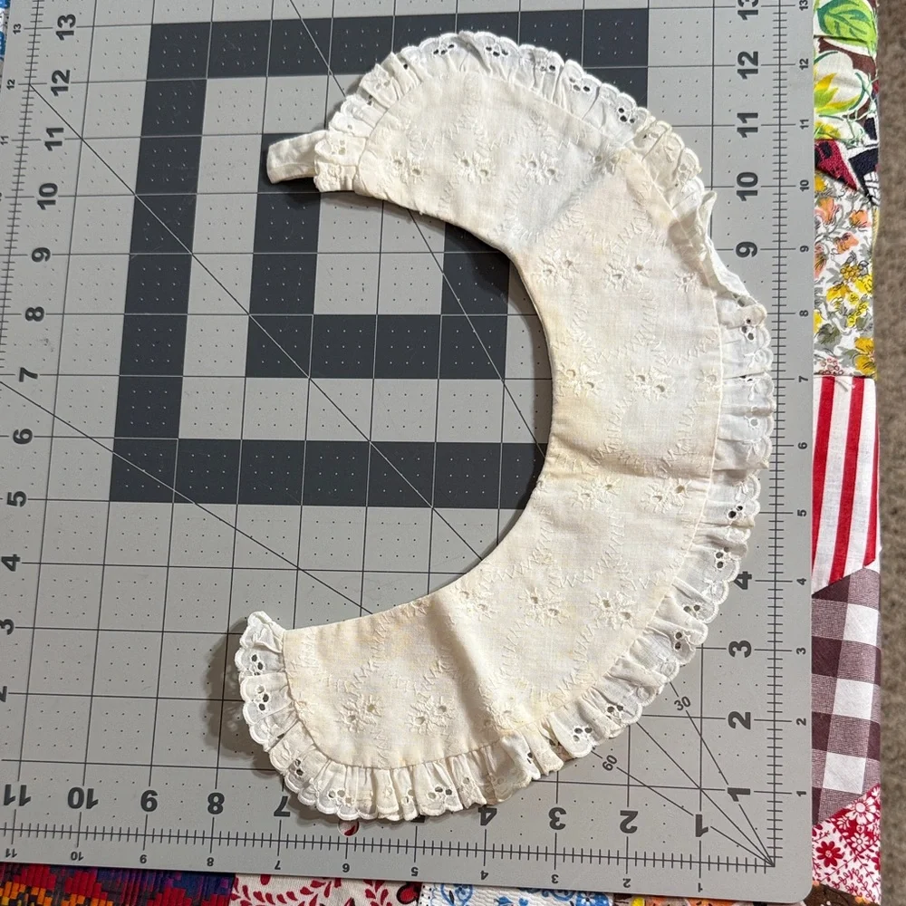 Vintage Eyelet Lace Peter Pan Detachable Collar – Embroidered Floral with Ruffle - Picture 3 of 10